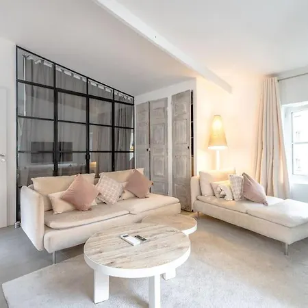 With Terrace Daire Saint-Tropez